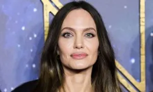 Angelina Jolie dừng kiện FBI