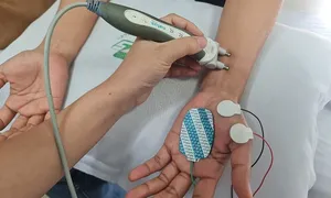 Mỏi vai gáy tưởng trúng gió, hóa thoát vị đĩa đệm cột sống cổ