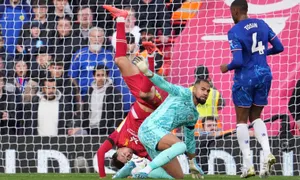HLV Liverpool phàn nàn về trọng tài dù thắng Chelsea